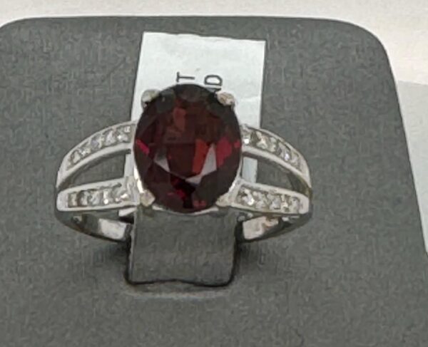 LR122 2CT Garnet .20 Diamond