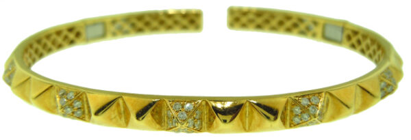 18KT YELLOW GOLD DIAMOND CUFF BANGLE BRACELET.