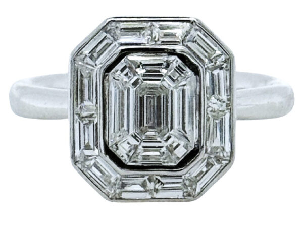 18KT WHITE GOLD ILLUSION DIAMOND RING