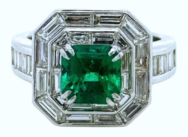 18KT WHITE GOLD EC EMERALD AND BAGUETTE DIAMOND RING